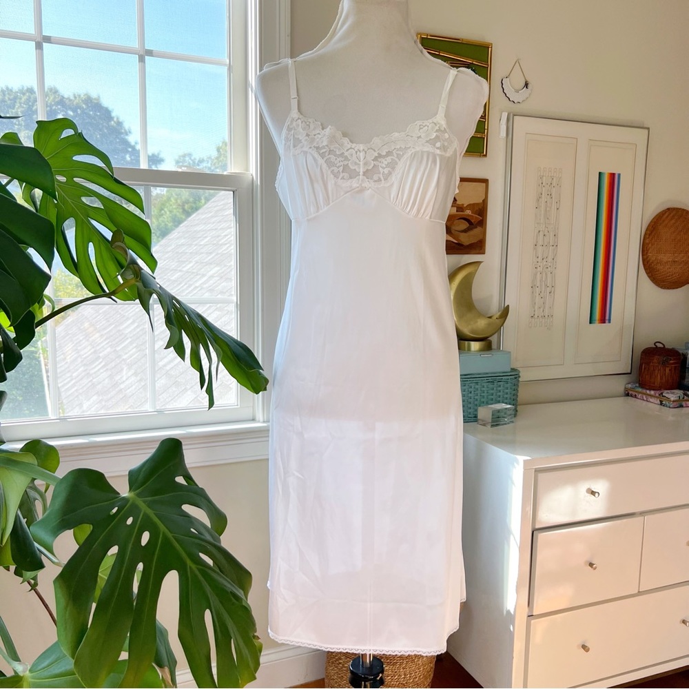 Vintage Vassarette Nylon Slip Dress Nightgown Style 10-105 SZ 38 24"/44 - Picture 1 of 11
